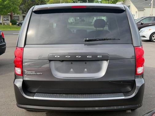 Granite Pearlcoat 2017 Dodge Grand Caravan SE
