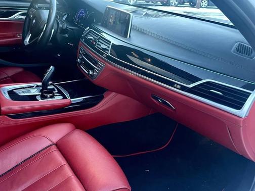 Alpine White 2019 BMW 750 i xDrive