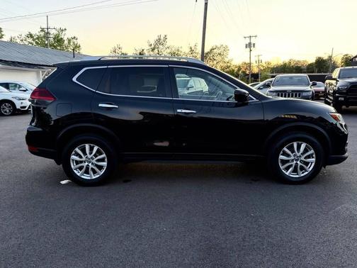 Magnetic Black Pearl 2019 Nissan Rogue SV
