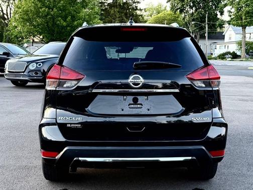 Magnetic Black Pearl 2019 Nissan Rogue SV