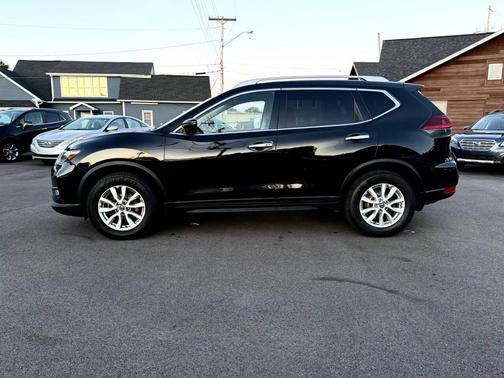 Magnetic Black Pearl 2019 Nissan Rogue SV