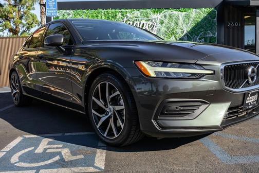2020 Volvo S60 T5 Momentum