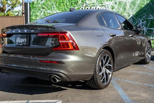 2020 Volvo S60 T5 Momentum