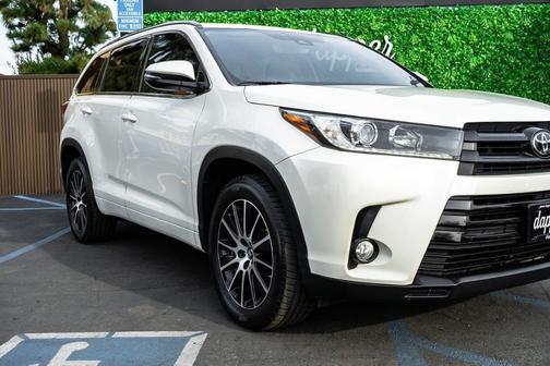 2017 Toyota Highlander SE