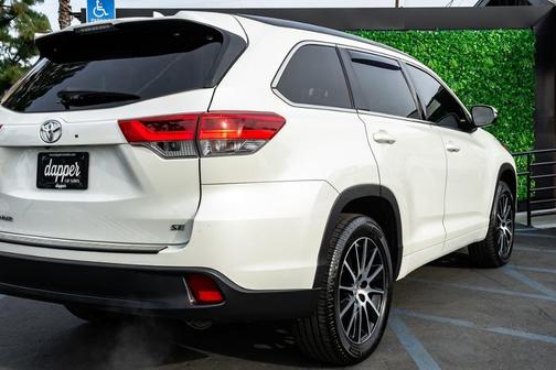 2017 Toyota Highlander SE