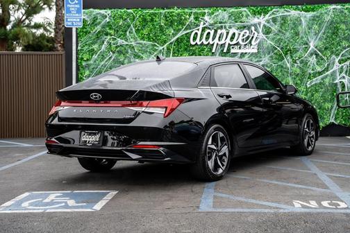 2022 Hyundai ELANTRA Limited