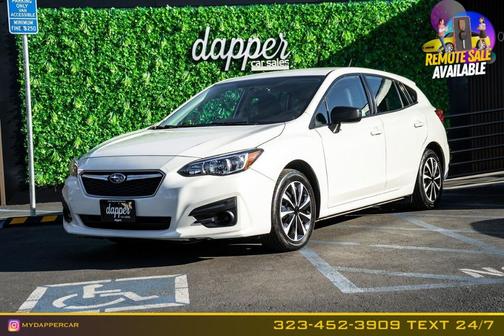 Crystal White Pearl 2017 Subaru Impreza 2.0i