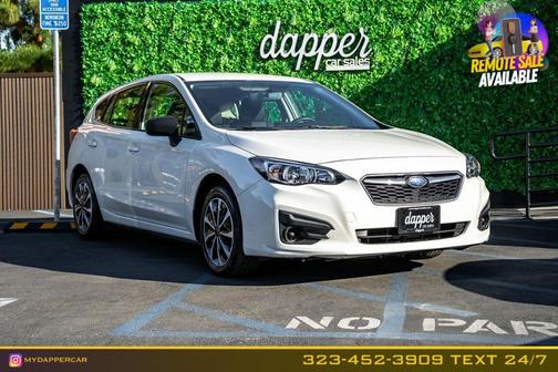 Crystal White Pearl 2017 Subaru Impreza 2.0i