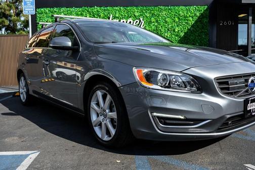 2017 Volvo V60 T5 Platinum