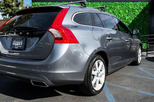 2017 Volvo V60 T5 Platinum