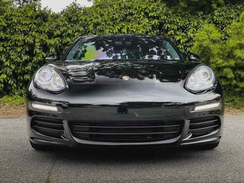 2015 Porsche Panamera 4