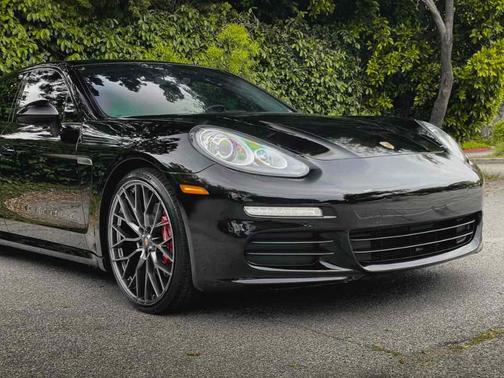 2015 Porsche Panamera 4