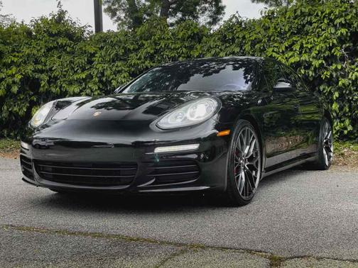 2015 Porsche Panamera 4