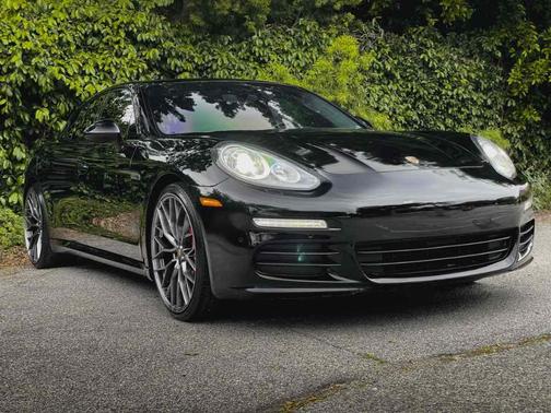 2015 Porsche Panamera 4