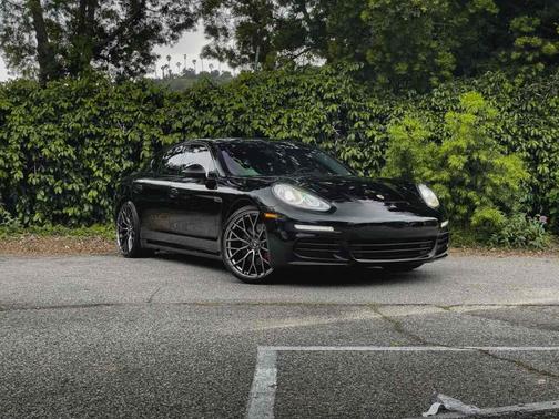 2015 Porsche Panamera 4