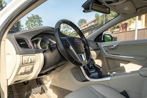 2015 Volvo S60 T5 Platinum