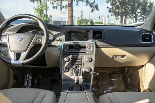 2015 Volvo S60 T5 Platinum