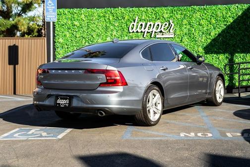 2018 Volvo S90 T5 Momentum