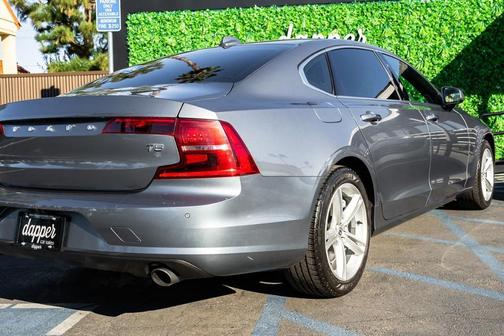 2018 Volvo S90 T5 Momentum