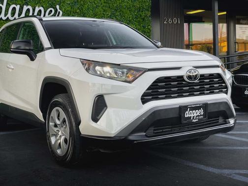 2020 Toyota RAV4 LE