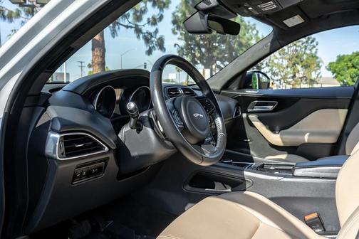 2020 Jaguar F-PACE 25t Premium