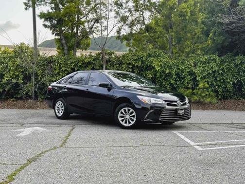 Photo 2 of 42 of 2016 Toyota Camry LE