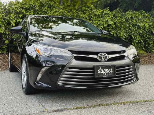 Photo 5 of 42 of 2016 Toyota Camry LE