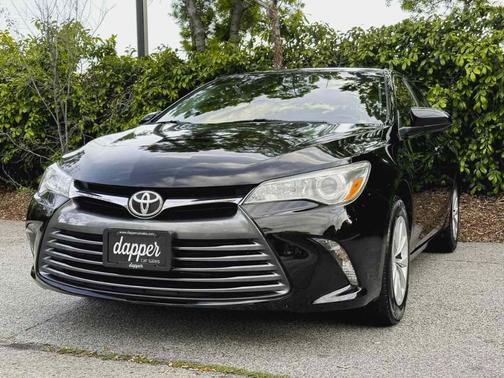 Photo 3 of 42 of 2016 Toyota Camry LE
