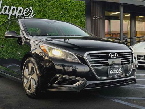 2016 Hyundai SONATA Hybrid Limited