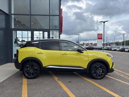 2025 Nissan Kicks SR
