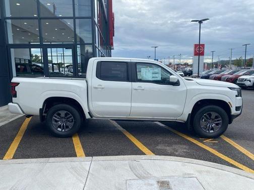 2025 Nissan Frontier SV