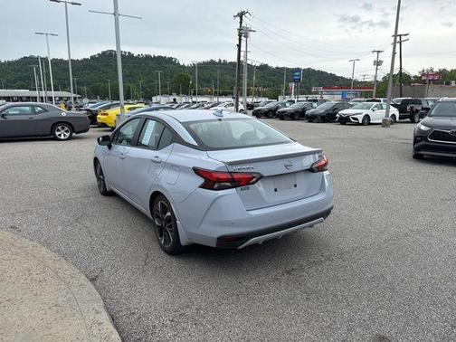 2024 Nissan Versa 1.6 SR