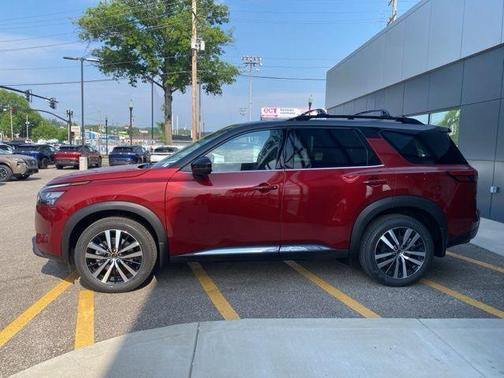 2025 Nissan Pathfinder Platinum