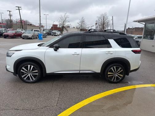2025 Nissan Pathfinder Platinum