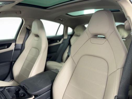 2025 Porsche Panamera 4