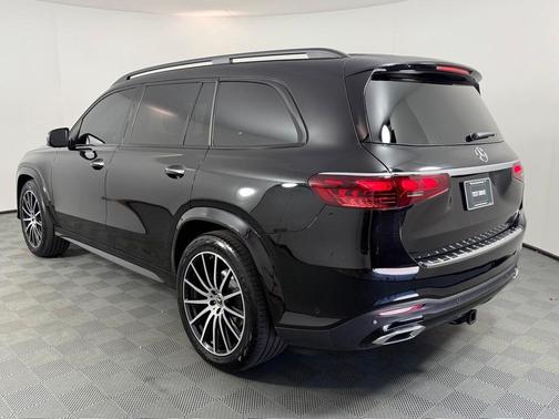 Obsidian Black Metallic 2025 Mercedes-Benz GLS 450 4MATIC