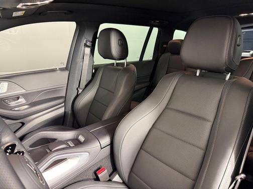 Obsidian Black Metallic 2025 Mercedes-Benz GLS 450 4MATIC