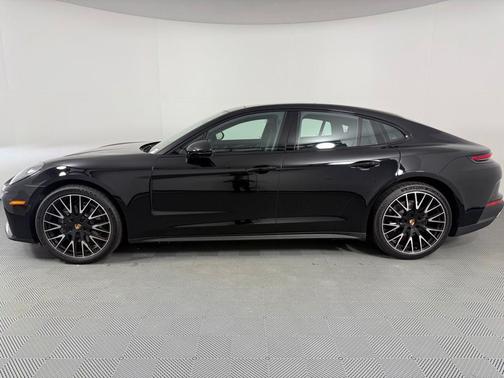 2024 Porsche Panamera Base