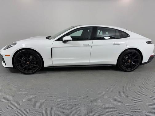2025 Porsche Panamera Base