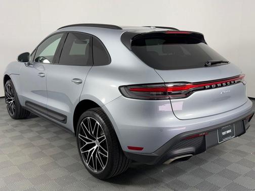 2025 Porsche Macan Base