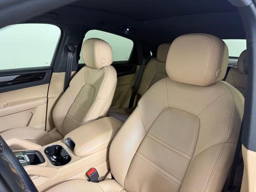 White 2022 Porsche Cayenne AWD