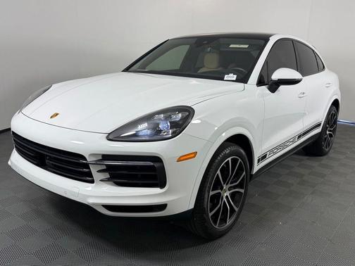 White 2022 Porsche Cayenne AWD