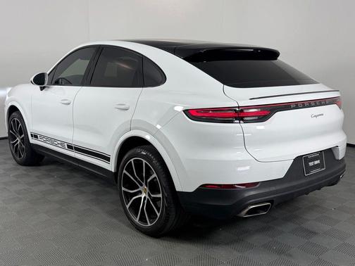 White 2022 Porsche Cayenne AWD