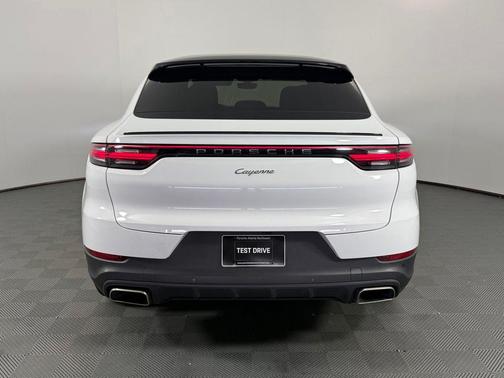 White 2022 Porsche Cayenne AWD