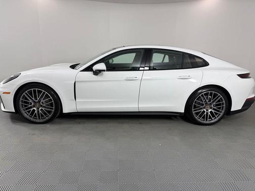 2026 Porsche Panamera 4