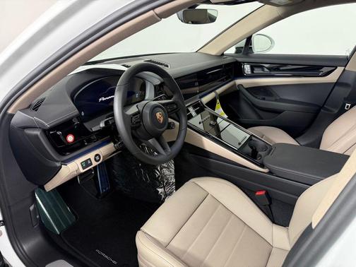 2026 Porsche Panamera 4