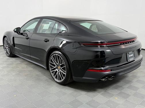2026 Porsche Panamera 4
