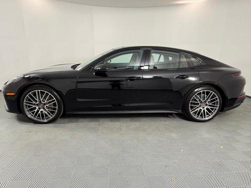 2026 Porsche Panamera 4