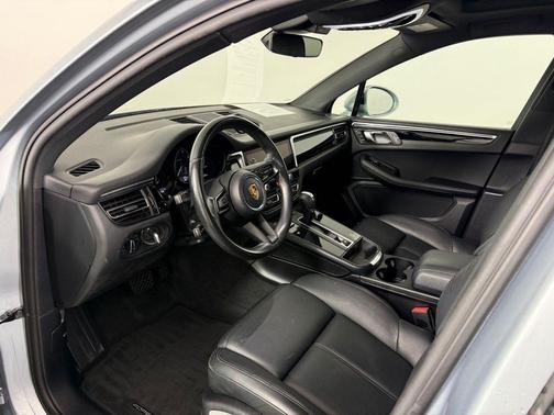 2023 Porsche Macan Base