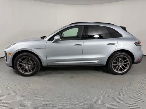 2023 Porsche Macan Base